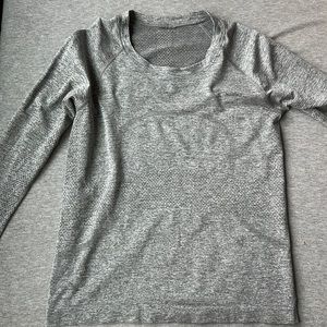 lululemon swiftly tech; color slate; size six